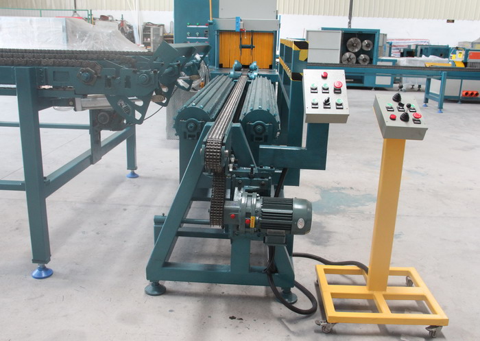 加工車間現(xiàn)場-裝配-調(diào)試機械現(xiàn)場圖片