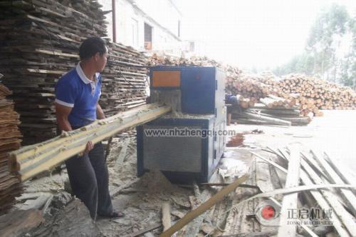 廣西省貴港市平南縣加工25桉木現(xiàn)場(chǎng)