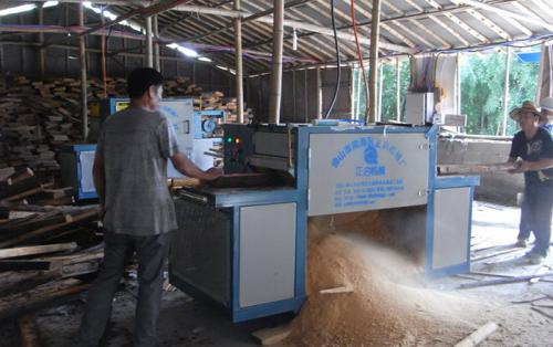 圓木多片鋸原木多片鋸正啟機(jī)械廠--浙江溫州瑞安加工現(xiàn)場(chǎng)