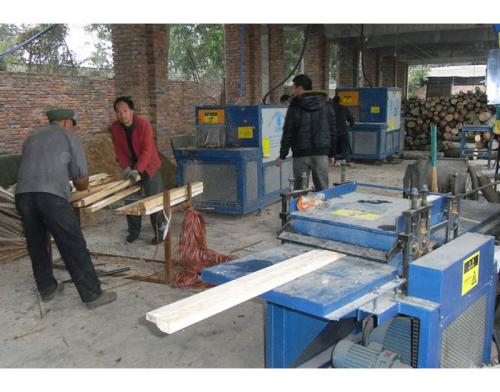 四川德陽-什邡禾洛水鎮-多片鋸加工現場