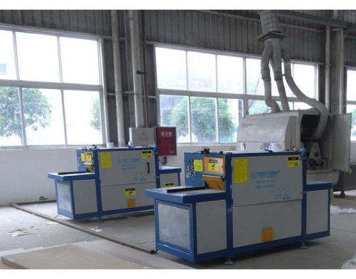 中國著名家私制造廠家-四川全友家私有限公司-正啟方木多片鋸50高干切現(xiàn)場